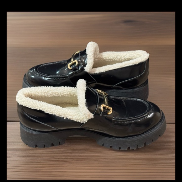 Steve Madden Shoes - Steve Madden Women's Lando Black Loafers Faux Shearling Lining Chunky Sole 9M